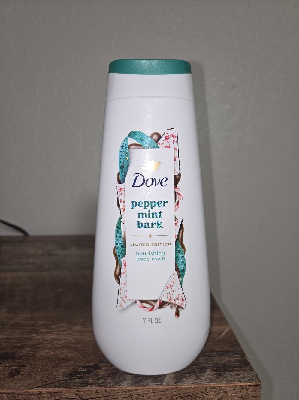 Dove Peppermint Bark Nourishing Body Wash — White/Teal